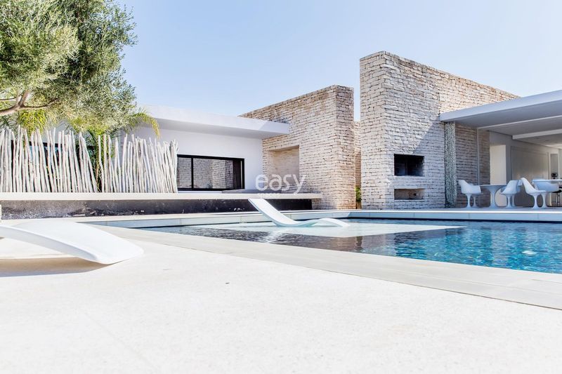 Contemporary house designed for an advertising campaign in the countryside